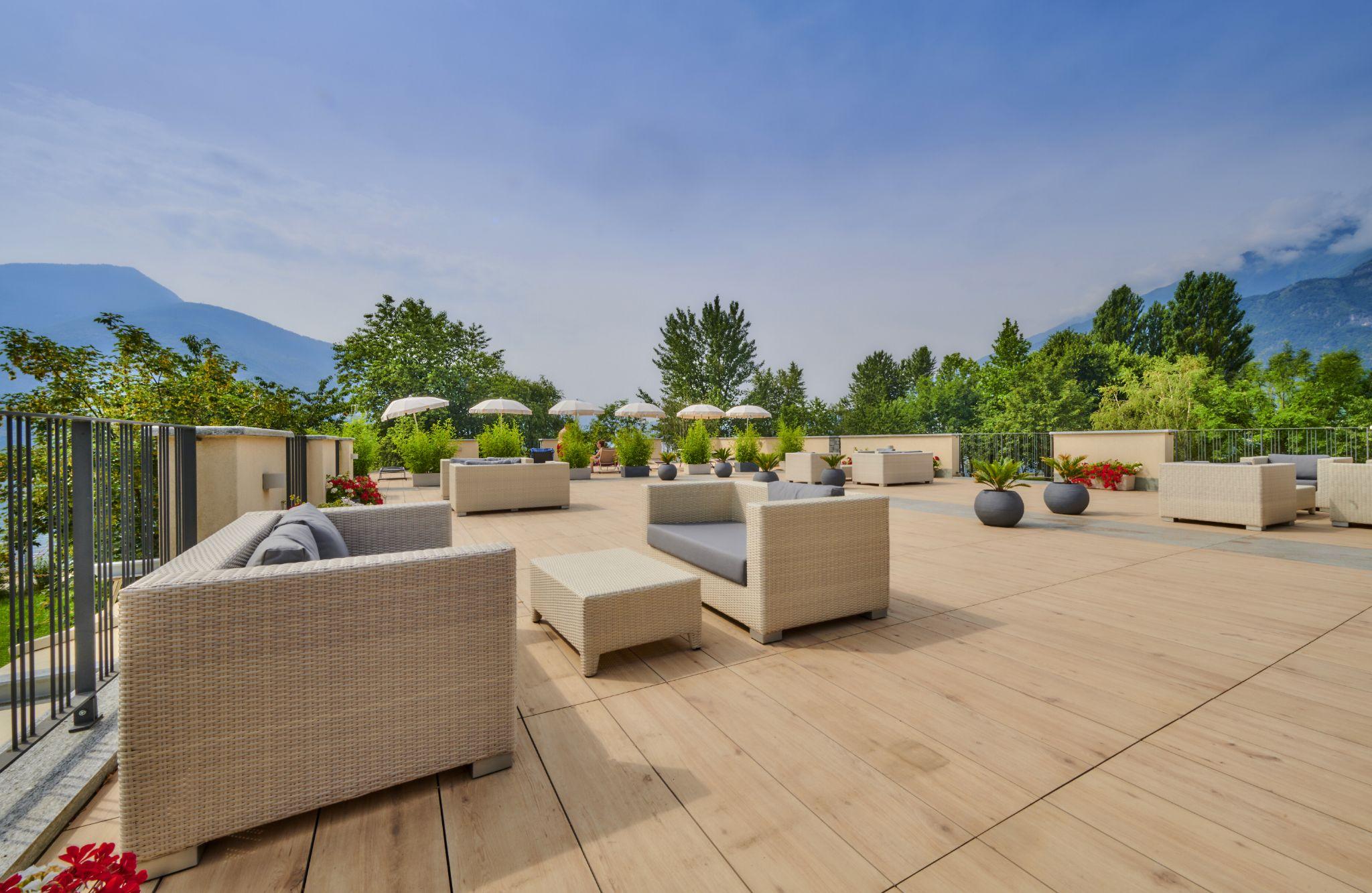 Lounge terrace over the lake